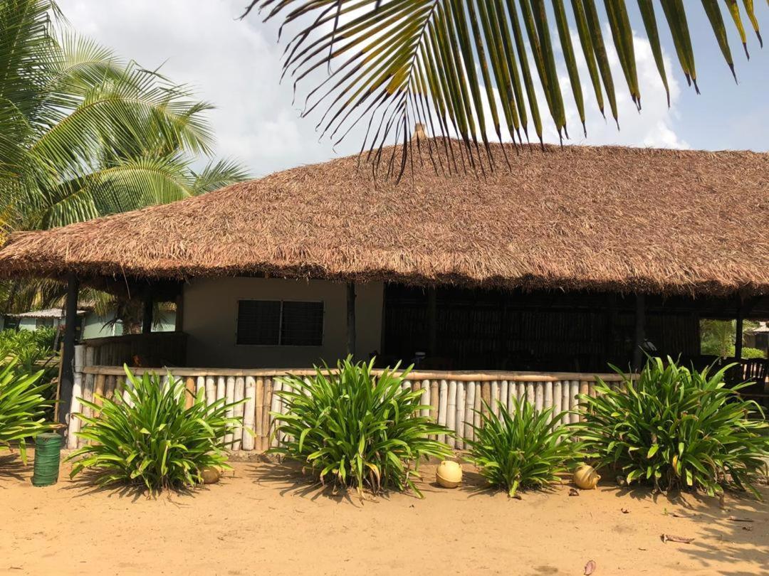 The Akwidaa Inn 외부 사진